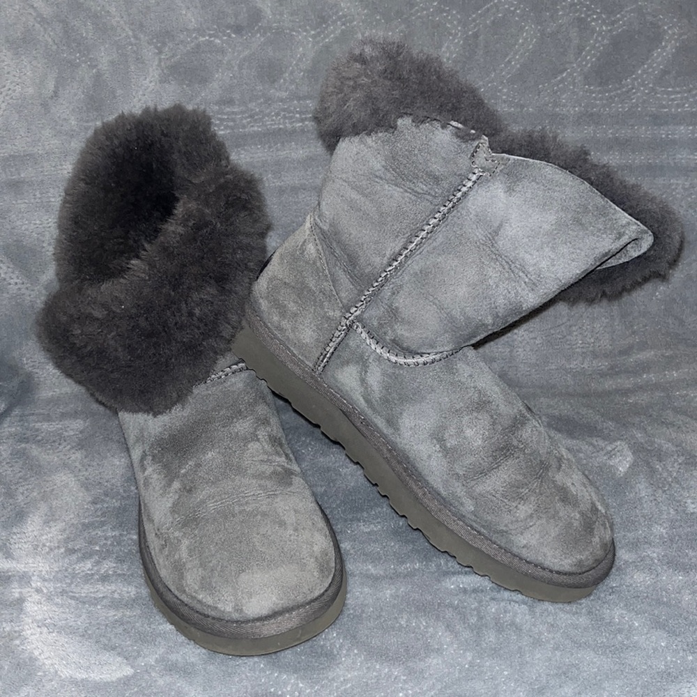 Womens Bailey button gray UGG boots